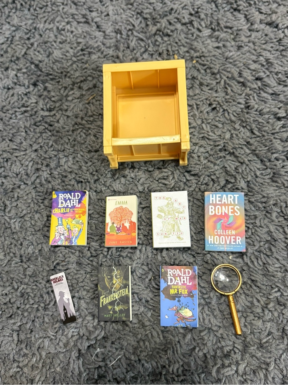 NWOT Mini Series Books with a Shelf, a Magnifying Glass & a Bookmark, Books (5)
